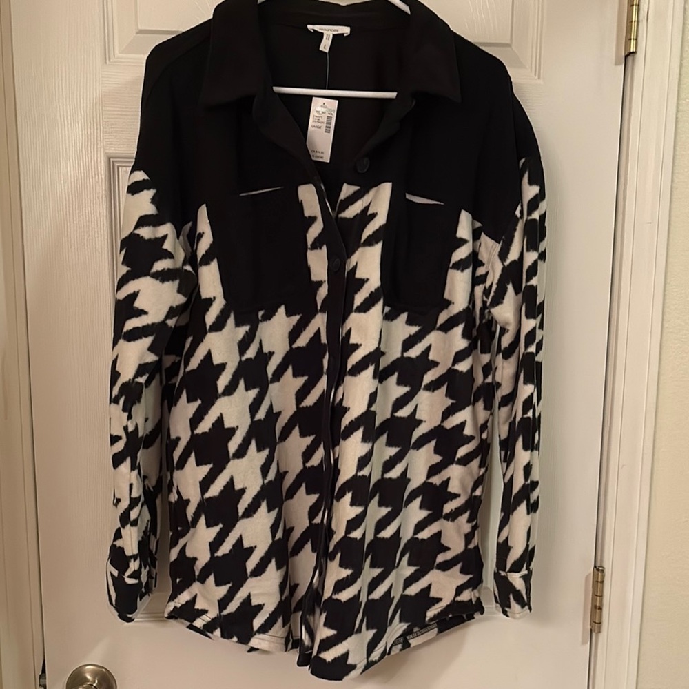 NEW Maurices Black and White Graphic Button Down Jacket
